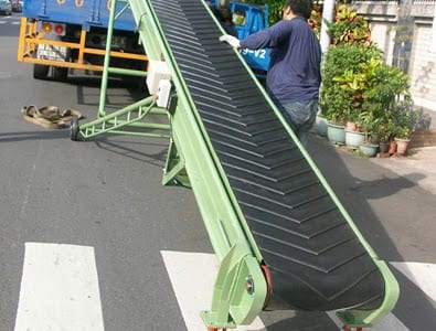 揚高輸送機